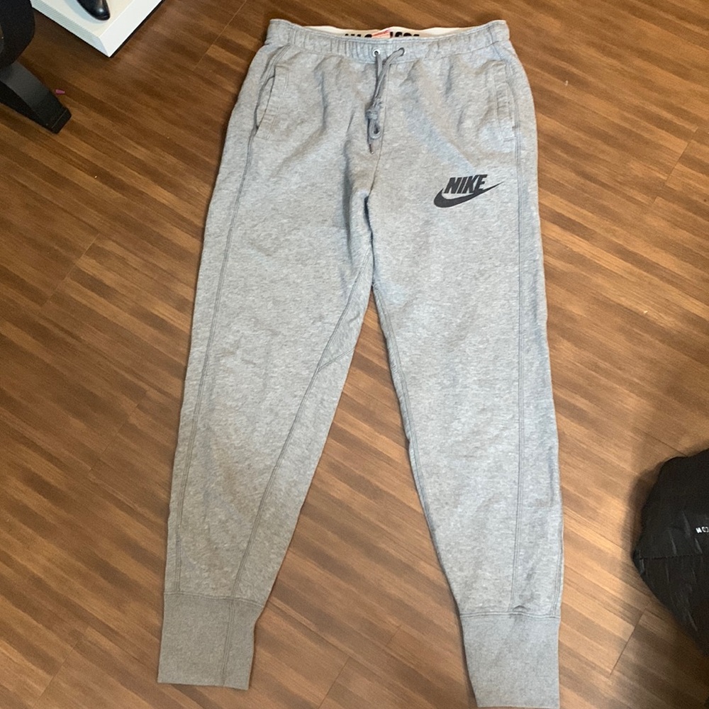Grey nike sweats ☑️
